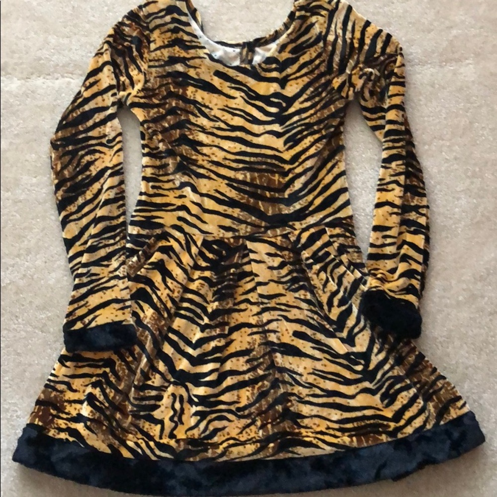 Girl 8/10 Tiger print velour long sleeve dress